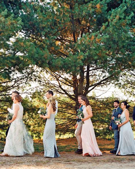 How To Choose Which Bridesmaids And Groomsmen Walk Together During The