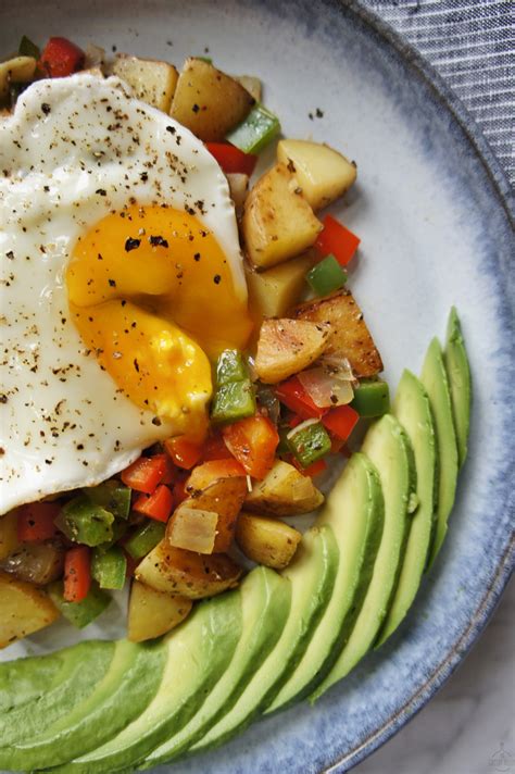 Healthy Breakfast Hash - The Greedy Belly (ONLY 238 Calories)