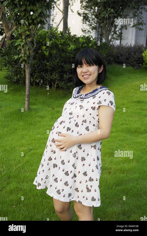 Mujer Embarazada Japonesa Fotograf As E Im Genes De Alta Resoluci N Alamy
