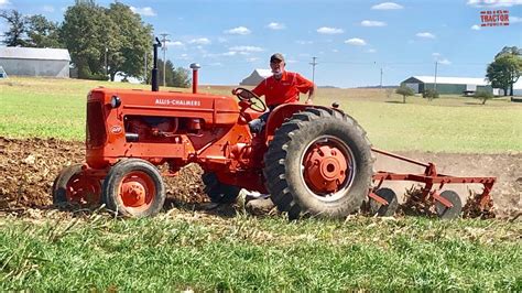 Allis Chalmers D 17 Tractor Plowing Youtube
