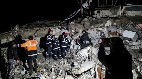 Terremoto Al Confine Tra Turchia E Siria Quasi 4 400 Morti Un