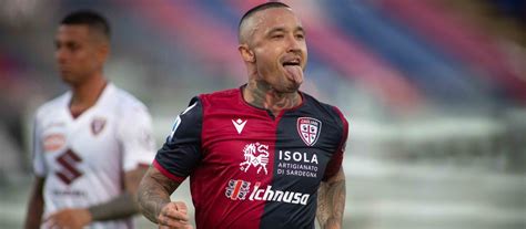 ⚽️ profilo instagram ufficiale del #cagliaricalcio 🗣 una terra. Nainggolan: "Bello giocare con questo gruppo" -Cagliari Calcio