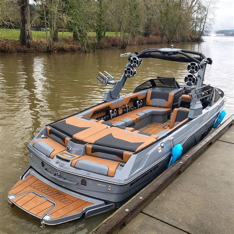 Search onlyinboards.com for malibu boats for sale. Malibu Wakesetter : boatporn