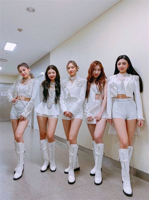 Itzy On Twitter Itzy Stage Outfits Kpop Girls