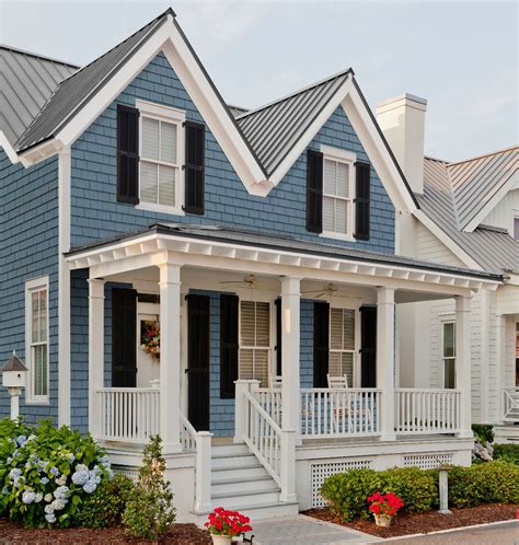 The corners look just like regular old corner boards. Grayne | Shingle house, House exterior, House paint exterior