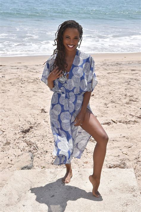 Shanola Hampton pose en bikini sur la plage de Malibu Photos Célébrité nue
