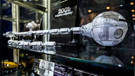 Spacecraft Kits Moebius Models 2001-3 2001 Space Odyssey Discovery XD-1