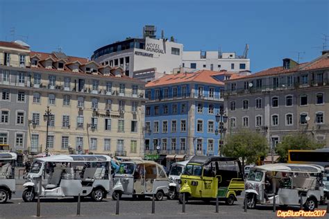 It is just as vital for kids to learn and grow academically as it is to mature socially by engaging in group. Praça da Figueira mit Tuk Tuks in allen Varianten Foto ...