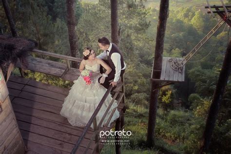 Di undangan yang dikirim ke tamu undangan biasanya akan dilampirkan foto calon pengantin. Viral Photography : Dg images Indonesia