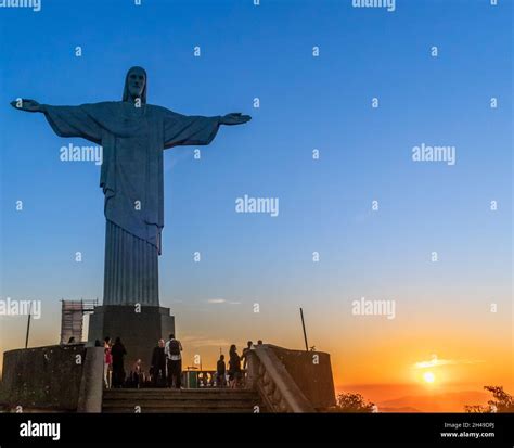 Qual é O Peso Da Estátua Do Rio De Janeiro