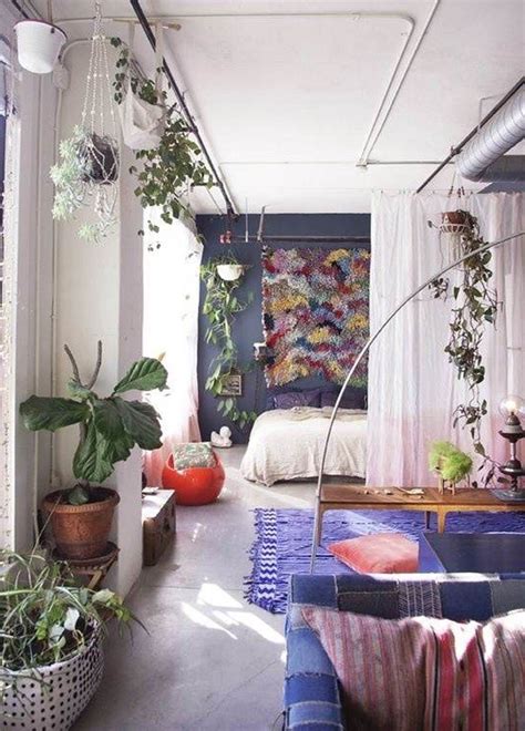 The small size of the land forced people or the developers to build vertical houses at the end so it will accommodate more people. Plants Small Apartment Decorating Ideas : Simple Small ...