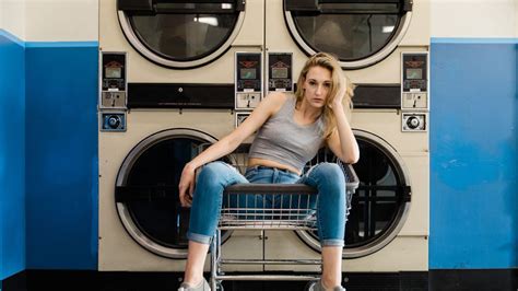 9 Fun Pickup Lines To Try At The Laundromat That Arent A Total Wash