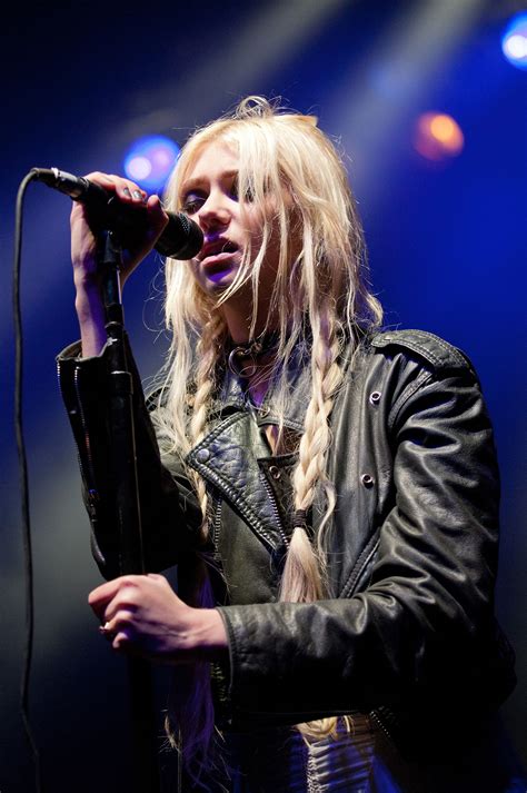 Taylor Momsen Performs At The Rave Eagles Club In Milwaukee Hawtcelebs