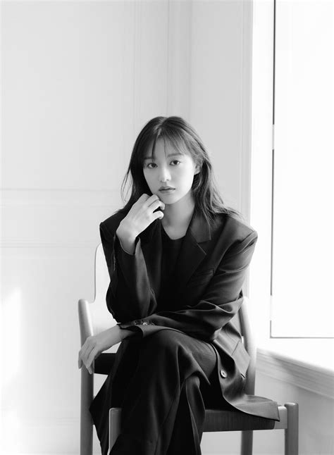 kim ji won signs with song joong ki s talent agency zapzee premier korean entertainment magazine