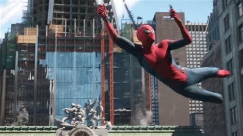 Empire Streaming Spider Man Far From Home - Empire State Building Turns Red and Blue in Honor of Spider-Man: Far