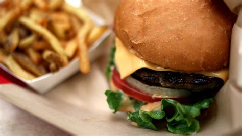 The Worlds First Lab Grown Meat Burger Tastes Terrible Surprise