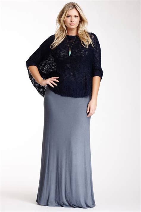 what top to wear with a plus size maxi skirt