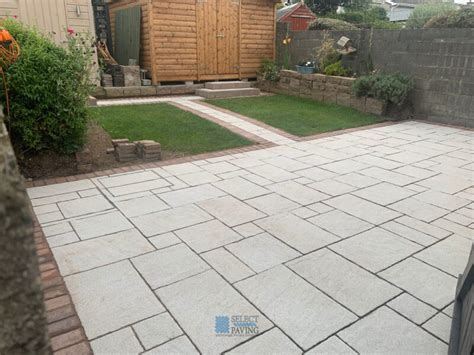 Ballylusk Gravel Driveway With Limestone Cobbles And Stepping Stone In