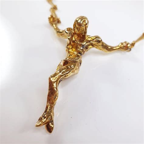 18 Karat Gold Salvador Dalí Cristo De San Juan De La Cruz Necklace And