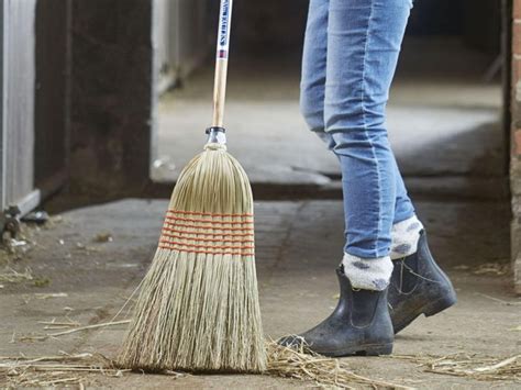 Top 5 Outdoor Broom Options For Sweeping Effortlessly
