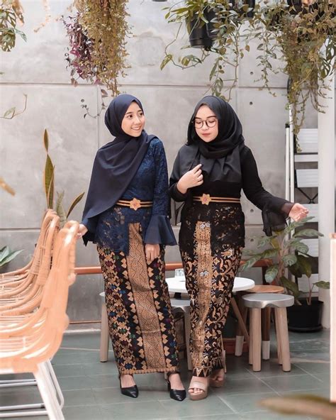 9 Inspirasi Kebaya Bali Hijab Dipadu Songket Kian Mewah