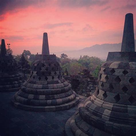 Sistem administrasi manunggal satu atap (samsat) di kota magelang ini. Borobudur Temple - Magelang Jawa Tengah, Indonesia (With images) | Borobudur temple, Borobudur ...