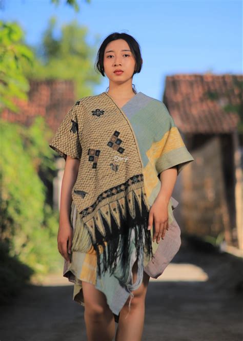Tunik batik dress batik asimetris blouse hijab muslim. Asimetris Mini Dress Sikka Gedog Batik - Oerip Indonesia