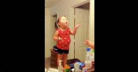 Daddy Walks Into The Bathroom You Won’t Believe What He Finds His Daughter Doing Viral Videos