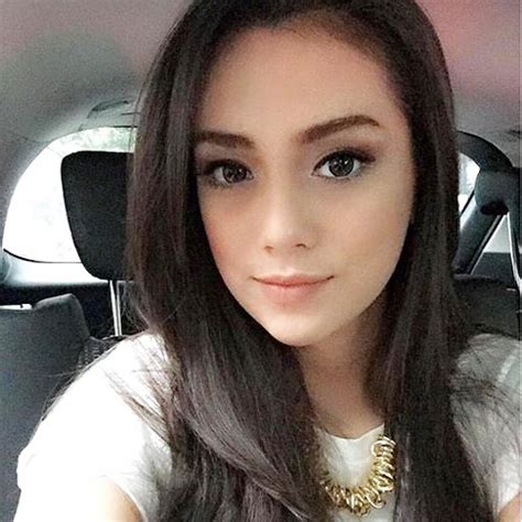 'till your good is better and your better is best. Biodata Dan Profil Celine Evangelista - Biodata Artis