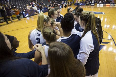 Womens Basketball Improves To 10 0 With Rout Of La Salle Vu Hoops