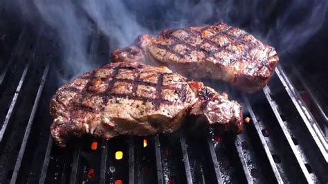Mouth Watering Sizzling Steak On Grillgrates Youtube