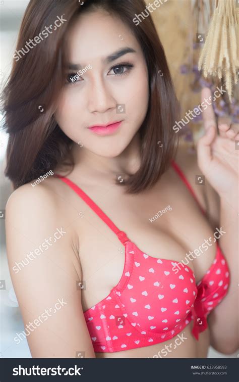 Sexy Beautiful Asian Woman Red Lingerie库存照片623958593 Shutterstock