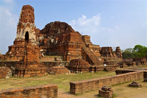 Ancient Ruins Of Wat Maha That In Ayutthaya Thailand Flickr