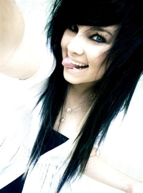 The flicks are not kept very long so as to avoid any disturbances through it. Emo Hairstyles for Girls - Latest Popular Emo Girls ...