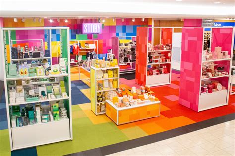 Elmhurst Macys Launches Pop Up Store Curated By Theme