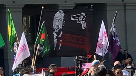 İsviçre de Erdoğan ı öldürün pankartı davası Dört sanığa beraat