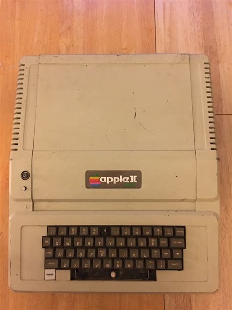 Vintage Apple Iie A2s2064 Personal Computer Vintage Apple Apple Iie