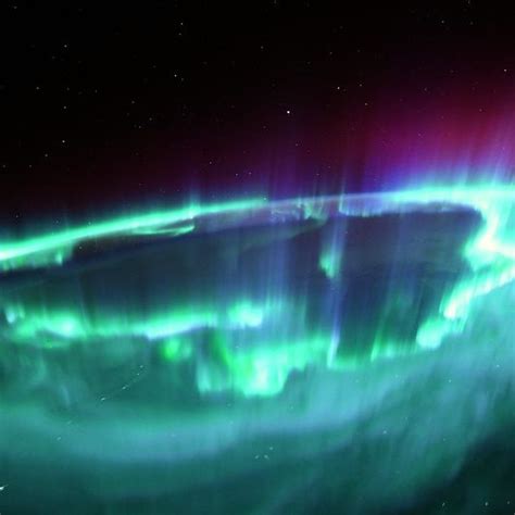 Astronaut Captures Amazing View Of Earths Green Auroras Curious Times