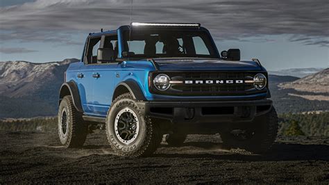 2021 Ford Bronco 27l With Sasquatch Pack Gets 17 Mpg Combined Epa