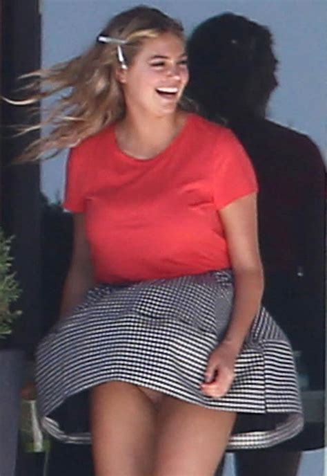 Kate Upton Flashes Thong As Skirt Blows Up In Wardrobe Malfunction Daily Star