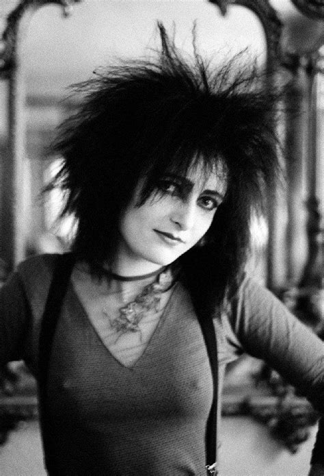 Pin By Capt Blue On Music And Stuff Siouxsie Sioux Women In Music