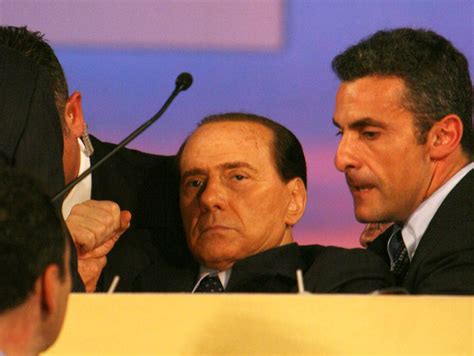 Ricoverato da ieri mattina al san raffaele di milano per uno scompenso cardiaco, silvio berlusconi sta bene e ha passato una notte tranquilla, assicurano da forza italia. Dall'uveite al malore di Montecatini: tutti i problemi di salute di Berlusconi - Corriere.it