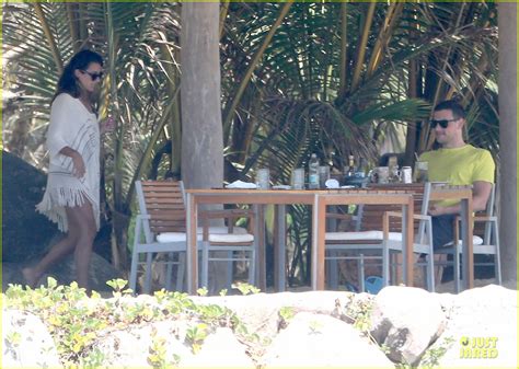 Lea Michele And Cory Monteith Beach Lunch In Mexico Photo 2866191