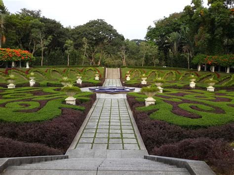 This is our home, preserve and fill with passion. grace-martinez: Family Picnic: Perdana Botanical Garden