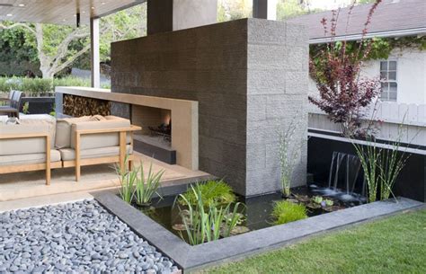 Rustic and modern backyard with water feature 8 Landscaping Ideas For Backyard Ponds And Water Gardens ...