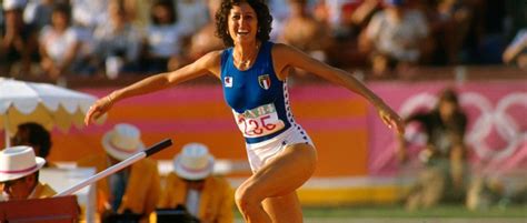 Sara simeoni (born 19 april 1953) is an italian former high jumper, who won a gold medal at the 1980 summer olympics and twice set a world record in the women's high jump. Nuovo record per Alassio: Sara Simeoni firma il Muretto
