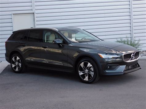 Detailed features and specs for the 2020 volvo v60 cross country including fuel economy, transmission, warranty, engine type, cylinders, drivetrain and more. New 2020 Volvo V60 Cross Country V60AWD T5 MOMENTUM ...