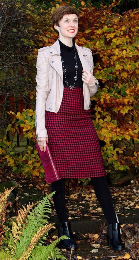 Styling A Vintage Pencil Skirt With Chunky Boots Short Waists