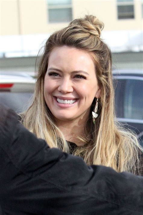 By signing up, i agree to the terms & to receive emails from popsugar. Hilary Duff Last Minute Christmas Shopping in LA 12/23 ...