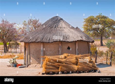 Round Hut Hi Res Stock Photography And Images Alamy